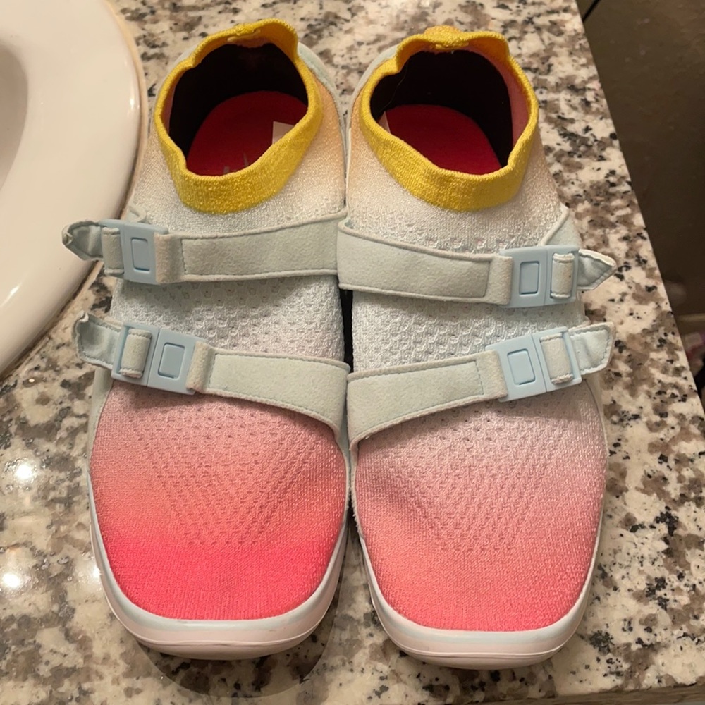 Multicolored Nike air tennis